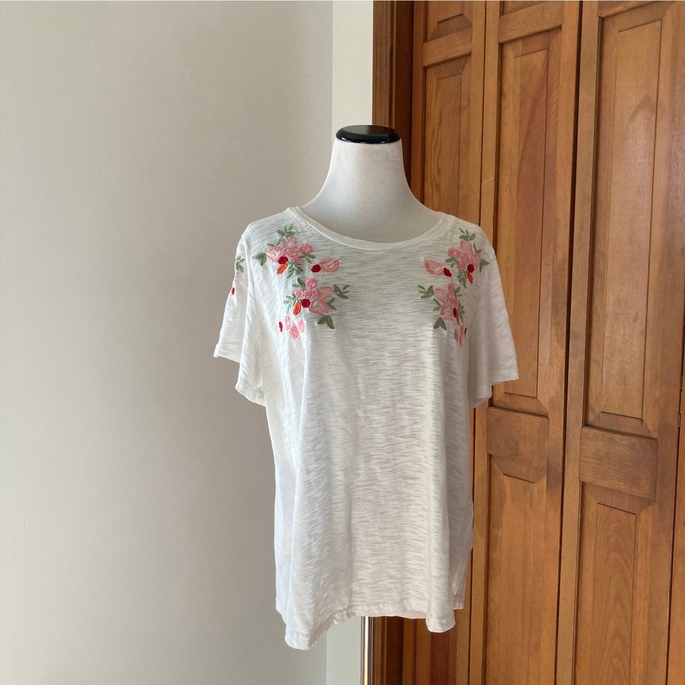 Davi & Dani Embroidered Tee Shirt, Size L